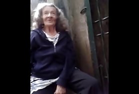 Under nederdel porno videoer se bedstemor elsker ung pik bedstemor