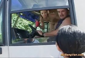 Ramte min van gruppe fucking orgie samlet op fra gaden og blive ramt af en bus
