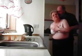 Bedstefar og bedstemor fucking i dit køkken, køkken porno pics gamle hos